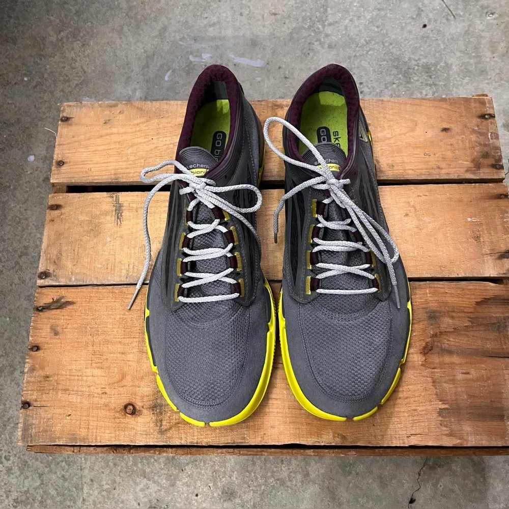 NWOT Sketchers Men’s Go Bionic Running Shoe Size 11